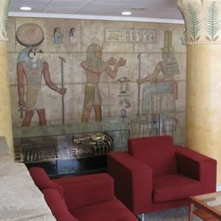 Cleopatra מלון
